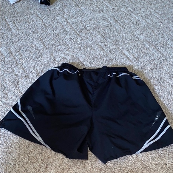 Under Armour Athletic Shorts - Picture 3 of 4